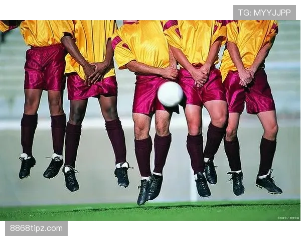 拉人犯规的判罚标准：何时构成直接任意球或黄牌？