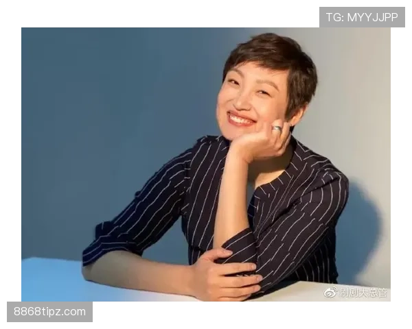 杨昊训练完直接去接娃，球衣都没换